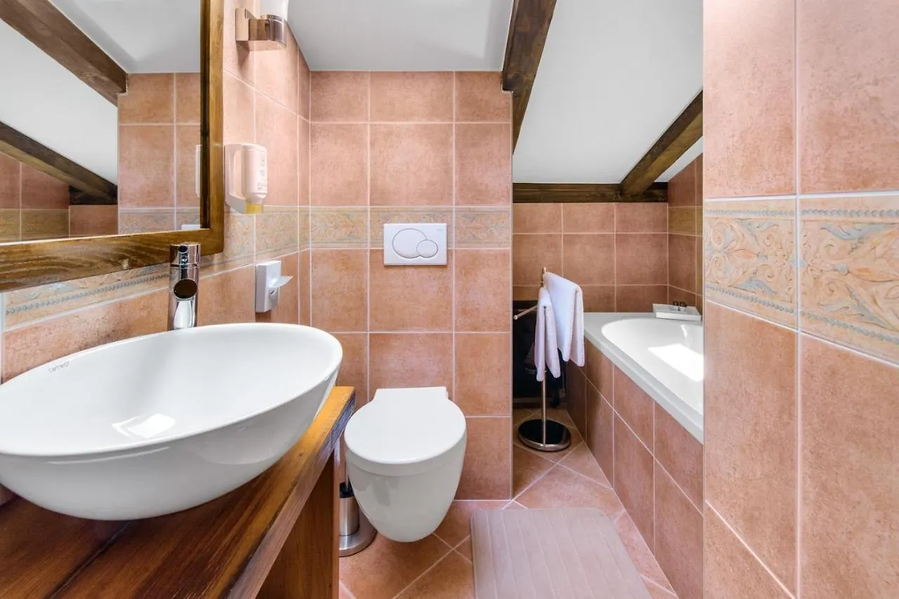 Villa Olea Mare With Private Heated Pool Buici  0*, Buici (Istria)