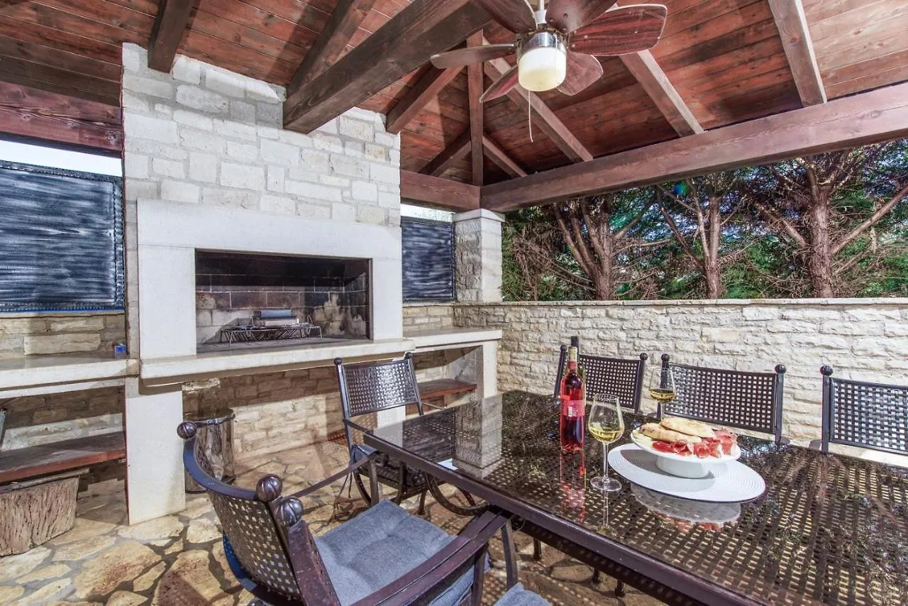 Villa Olea Mare With Private Heated Pool Buici  0*, Buici (Istria)
