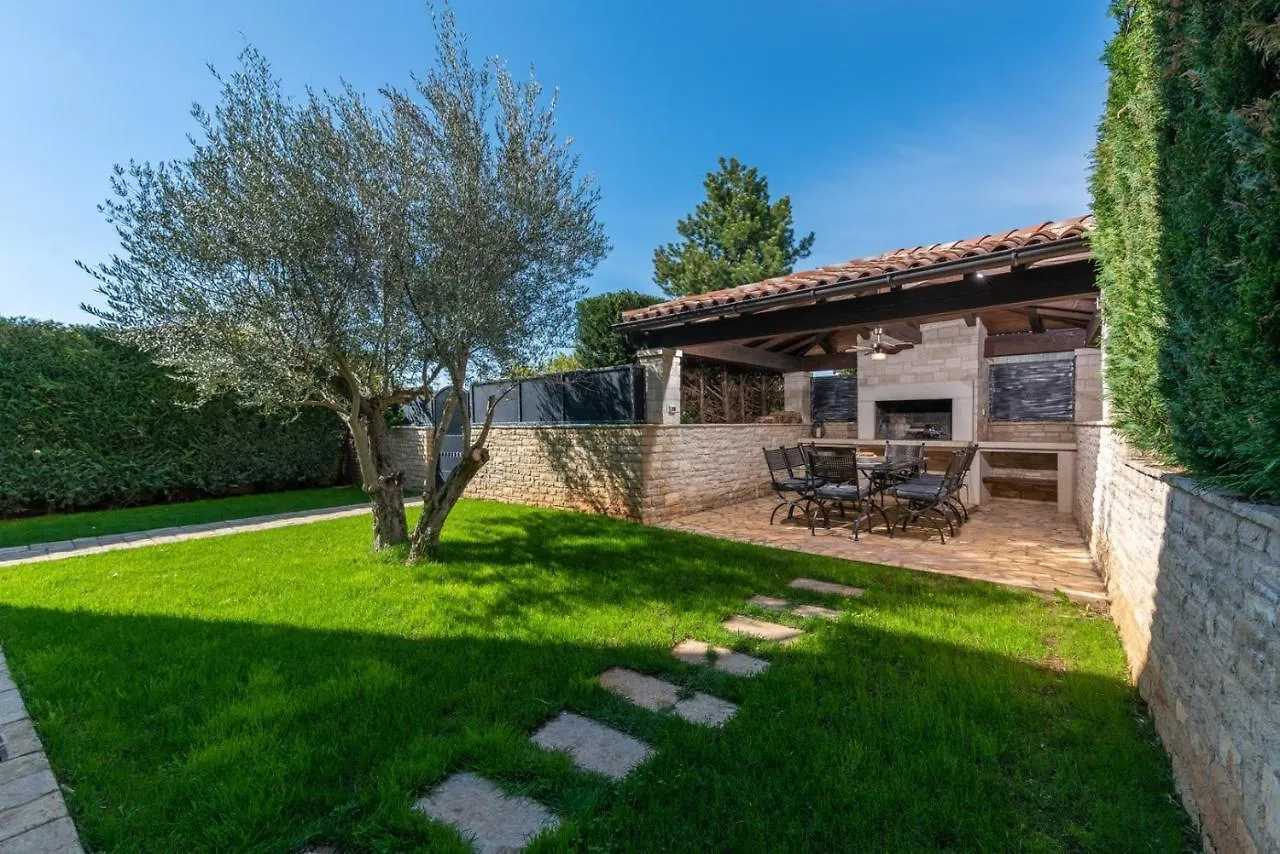 Villa Olea Mare With Private Heated Pool Buici  0*, Buici (Istria) Chorwacja